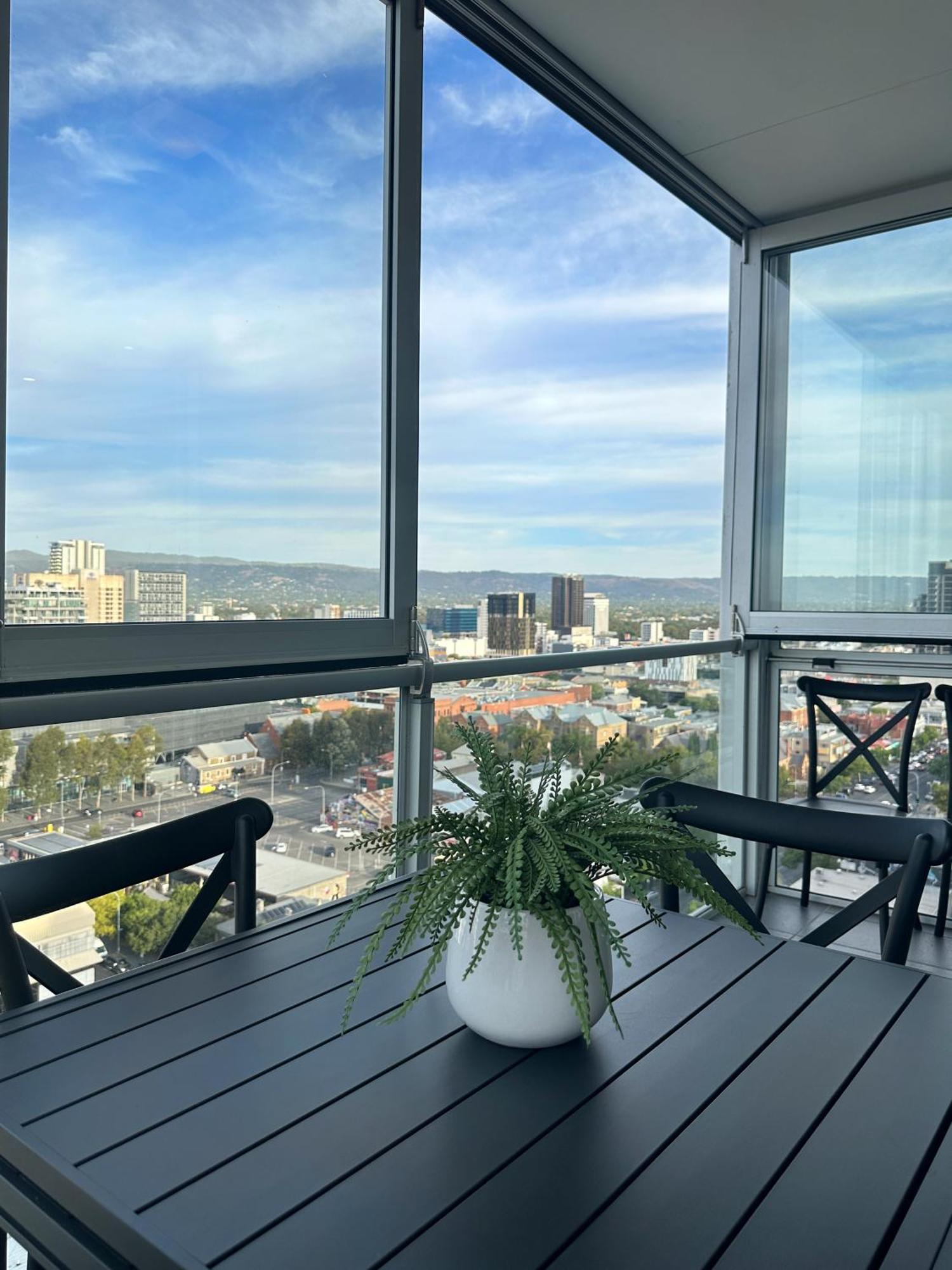 Penthouse View Apartment Luxury Cbd Penthouse Sleeps 6 Balcony Spa Access Аделейд Екстериор снимка